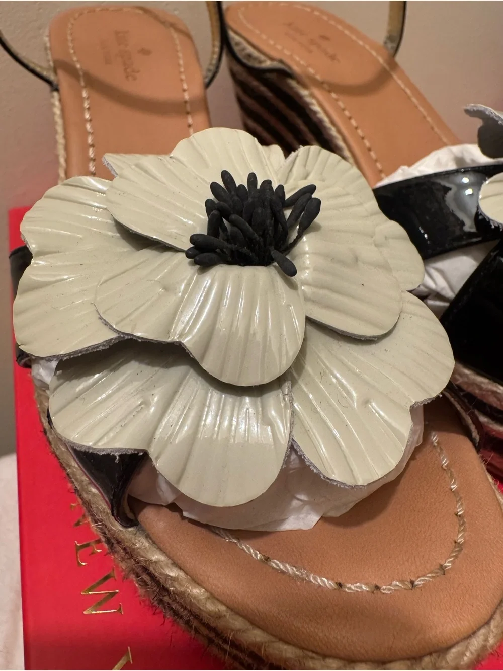 Vintage 2011 Kate Spade Darling Flower Wedge Espadrille Sandals Black Patent EUC